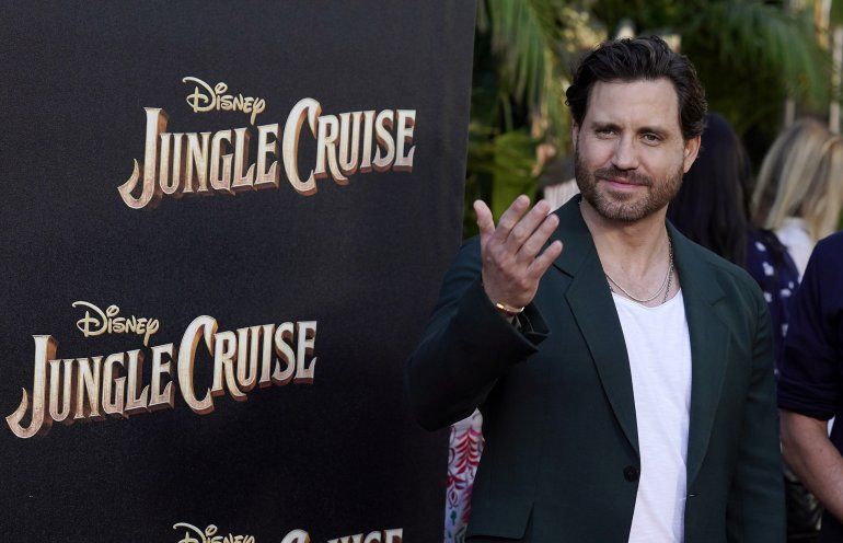 El actor venezolano Edgar Ramírez, miembro del elenco de "Jungle Cruise", posa durante el estreno mundial de la película el sábado 24 de julio de 2021 en Disneyland, en Anaheim, California.
