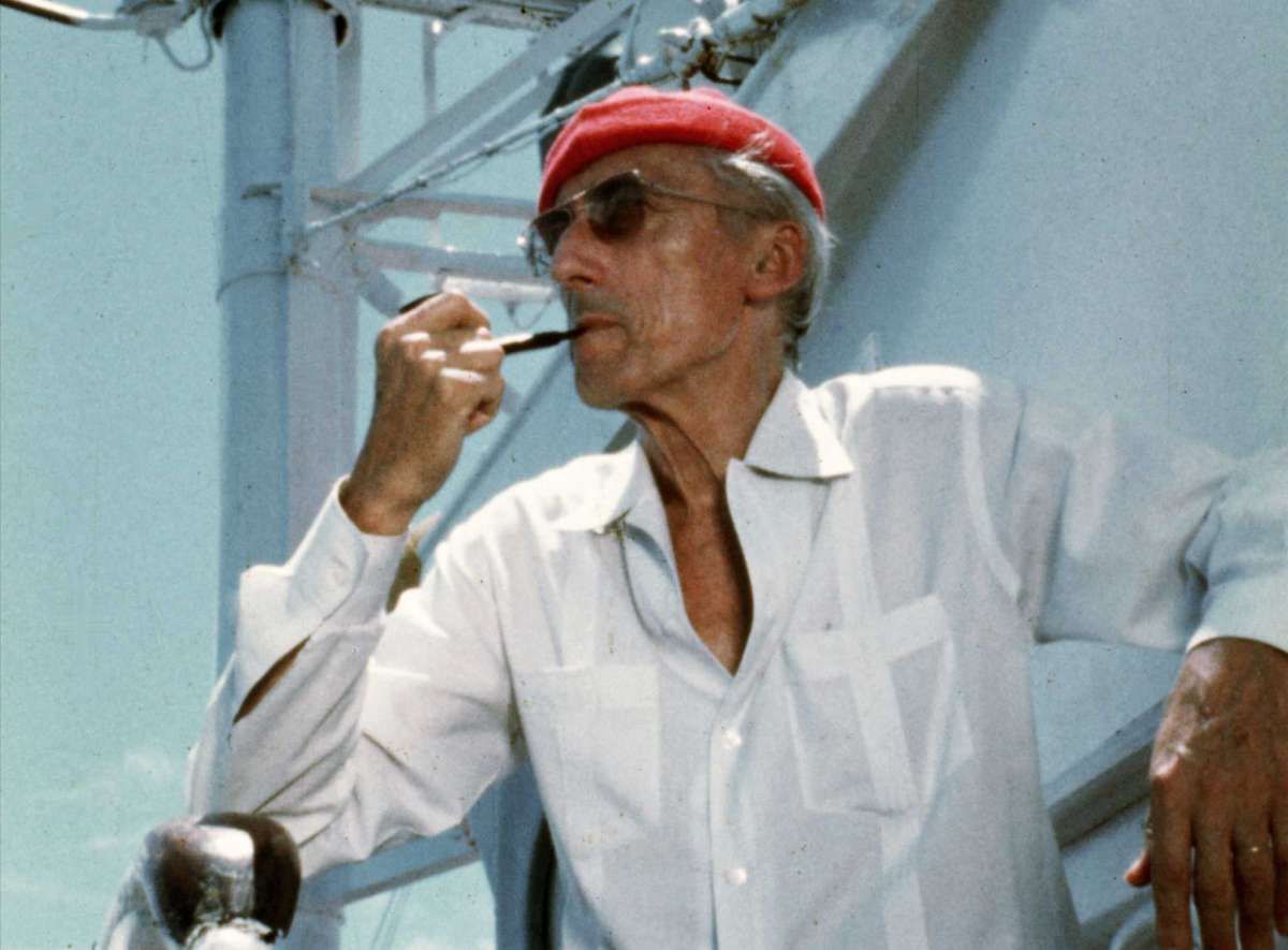 Jacques Cousteau a bordo de su barco Calypso en la década de 1970, en una imagen difundida por National Geographic del documental Becoming Cousteau, que se estrena el viernes en cines. Jacques Cousteau a bordo de su barco Calypso en la década de 1970, en una imagen difundida por National Geographic del documental Becoming Cousteau, que se estrena el viernes en cines.