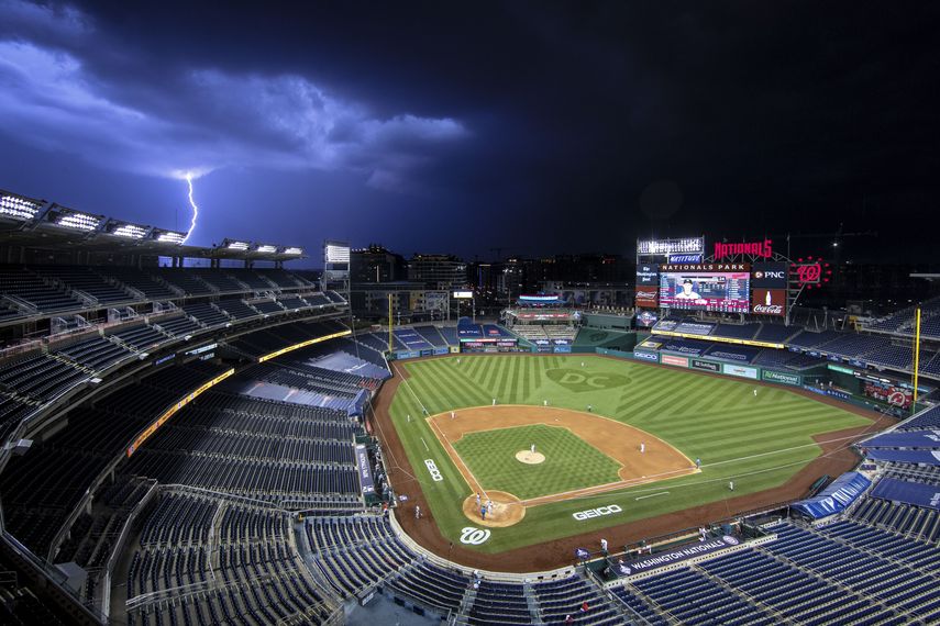 Nationals Park, el jueves 23 de julio de 2020, cuando la lluvia interrumpi&oacute; el juego inaugural de la campa&ntilde;a, entre los Yanquis de Nueva York y los Nacionales de Washington