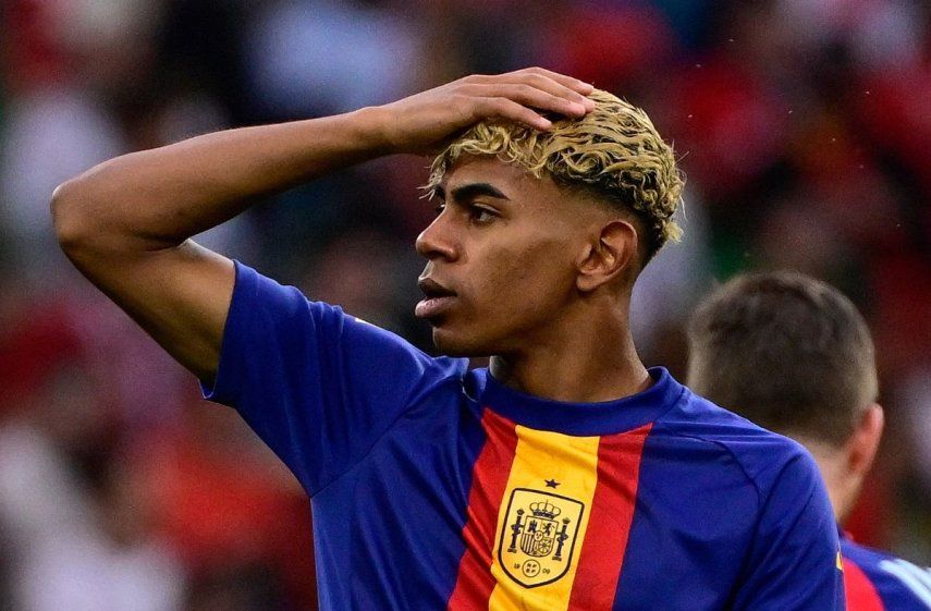 La estrella del Barcelona, Lamine Yamal, durante una práctica previa a un partido de la selección española.