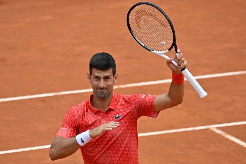 El serbio Novak Djokovic celebra el triunfo en el Masters 1000 de Roma que lo amerita clasificarse a Cuartos de Final