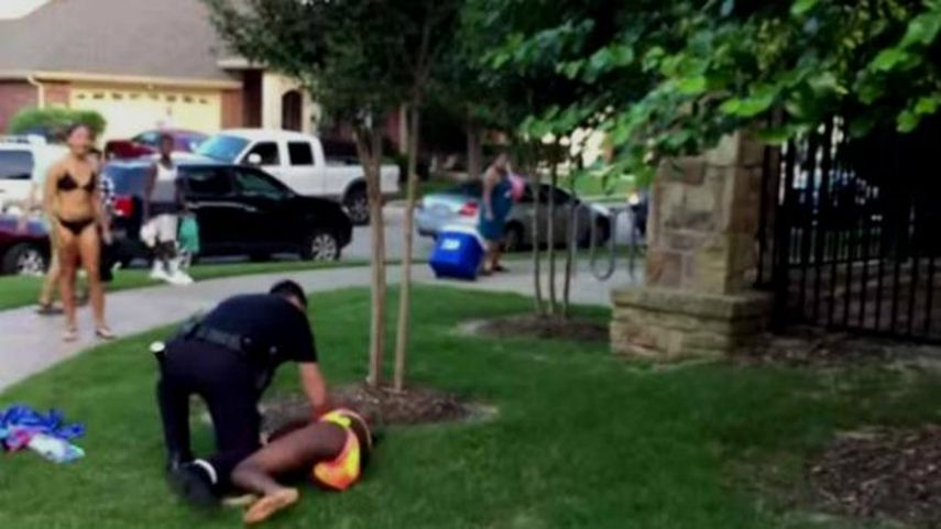 Casebolt cobrará una pensión y mantendrá los beneficios que se derivan de su servicio como policía.(Captura video)