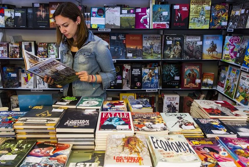 Una caseta dedicada al cómic, en la Feria del Libro de Madrid. (EFE)