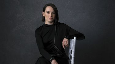 Daisy Ridley posa para una foto durante la promoci&oacute;n de Star Wars: The Rise of Skywalker el martes 3 de diciembre del 2019 en Pasadena, California. La pel&iacute;cula, que se estrena el 20 de diciembre, pone fin a una serie de nueve pel&iacute;culas que comenz&oacute; hace 42 a&ntilde;os.&nbsp;
