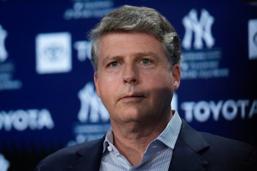 El dueño de los Yanquis de Nueva York, Hal Steinbrenner, en conferencia de prensa en el Estadio de los Yanquis.