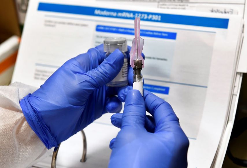 El contrato de AstraZeneca con la Unión Europea preveía una cantidad inicial de 300 millones de dosis.