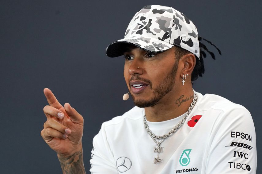 En esta foto del 3 de noviembre de 2019, el piloto británico Lewis Hamilton habla en una conferencia de prensa luego del Gran Premio de EEUU. 