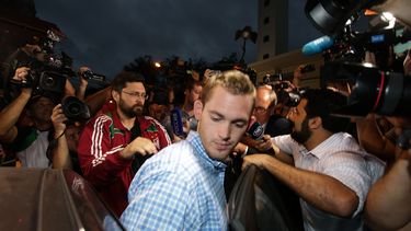 El nadador Gunnar Bentz fue detenido antes de que saliera del país para que diera declaración sobre el supuesto robo