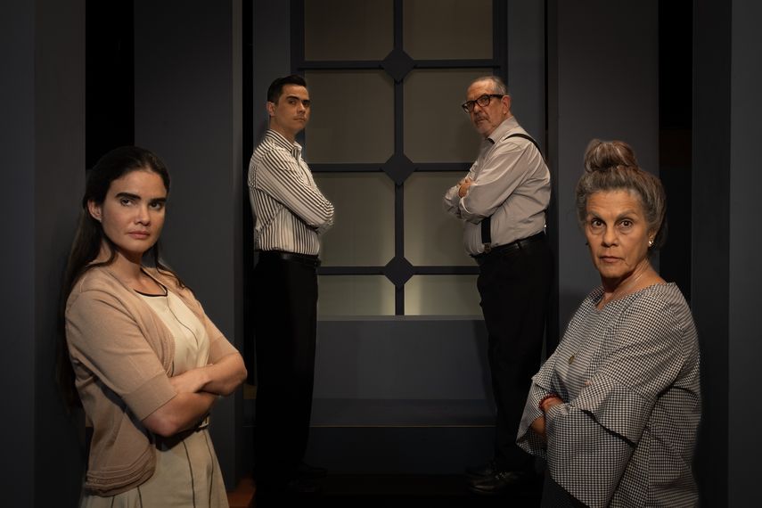 Escena de la obra de teatro Disonancia, de Abel González Melo, dirigida en Miami por Mario Ernesto Sánchez.