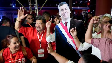 Seguidores de Santiago Peña, del partido gobernante Colorado, ganador de las elecciones presidenciales.