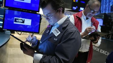 Agentes de la Bolsa de Nueva York en una sesión bursátil.