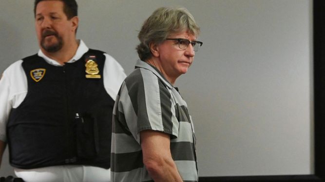 Kevin Monahan llega para recibir sentencia el viernes 1 de marzo de 2024, en el tribunal del condado de Washington en Fort Edward, Nueva York.