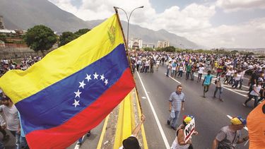 Miles de venezolanos han tomado las calles de la nación caribeña para protestar contra el régimen de Nicolás Maduro.