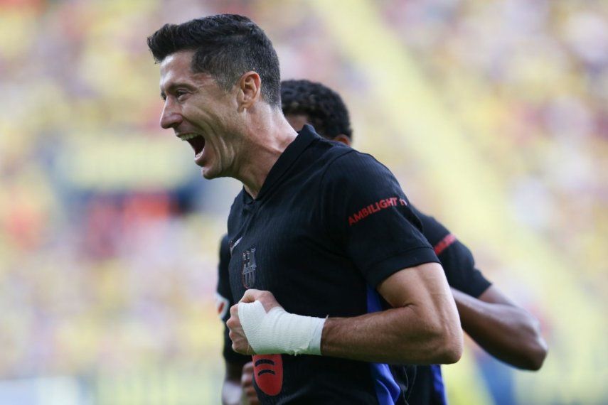 Robert Lewandowski celebra tras anotar el primer gol del Barcelona en la victoria 5-1 ante Villarreal en la Liga española, el domingo 22 de septiembre de 2024.&nbsp;