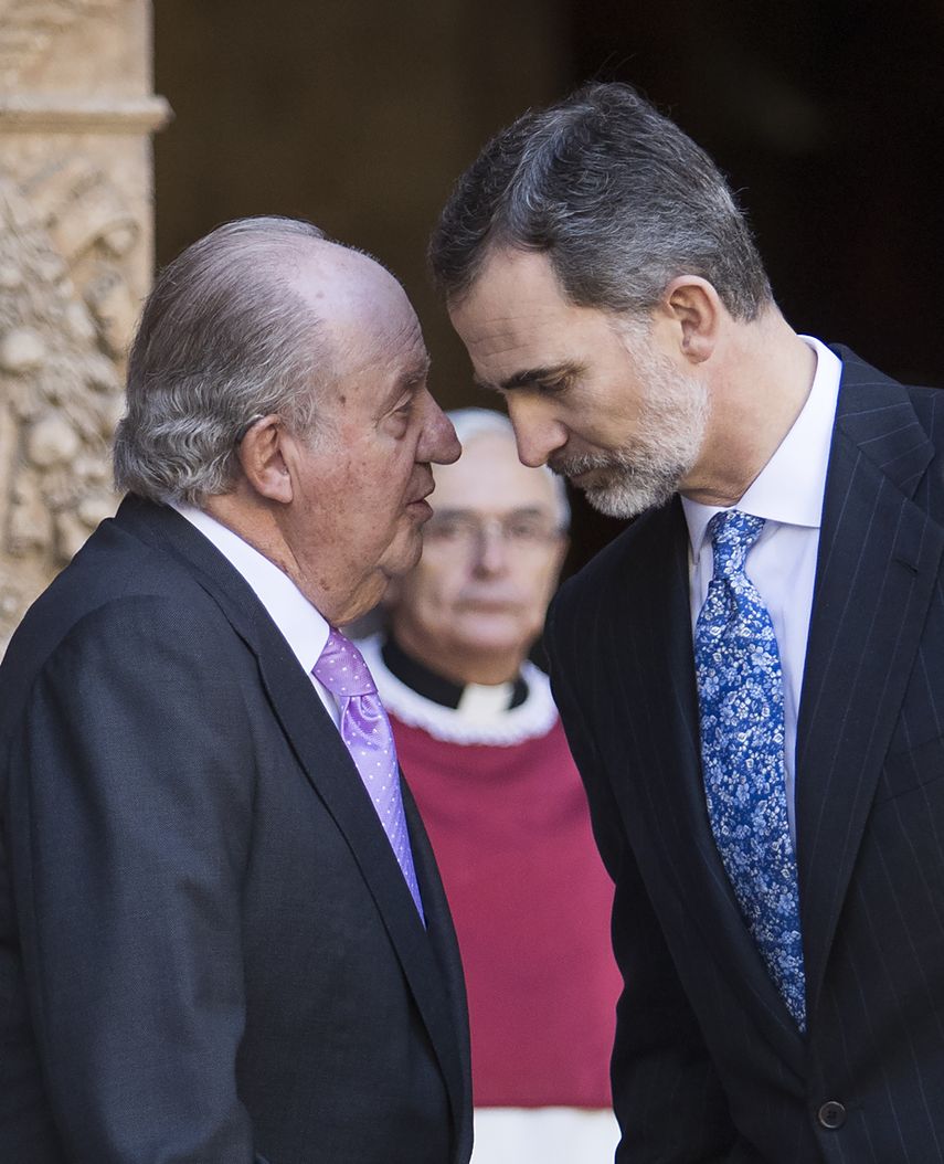 Don Juan Carlos, rey emérito, y el rey Felipe VI de España.