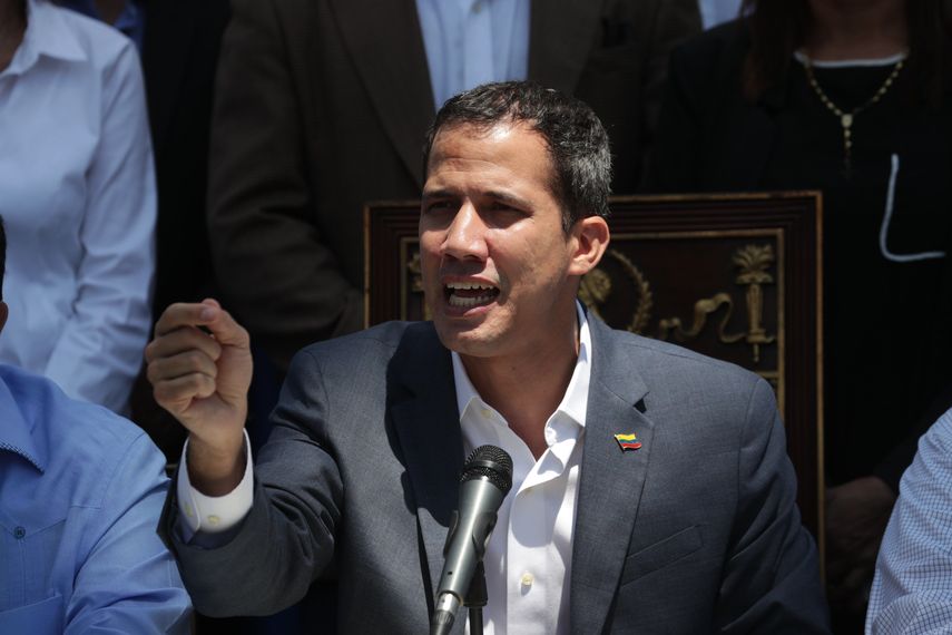 El jefe del Parlamento y presidente encargado, Juan Guaidó (c).&nbsp;