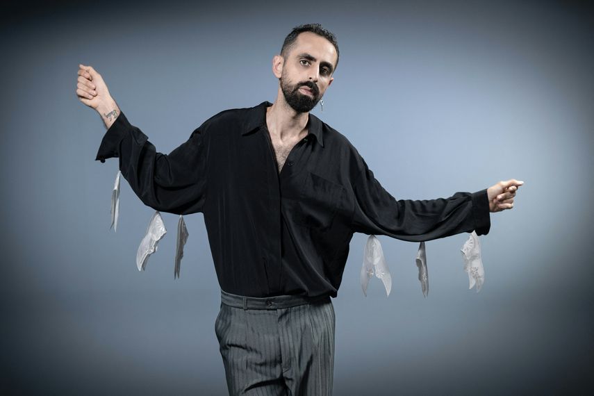 El cantante pop palestino Bashar Murad posa durante una sesión de fotos, en París, el 9 de mayo de 2024.