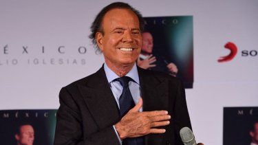 El cantante español Julio Iglesias durante una conferencia de prensa de promoción del álbum México en la Ciudad de México, el 23 de septiembre de 2015. &nbsp;