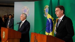 Los presidentes saliente y entrante, Michel Temer y Jair Bolsonaro, el 07NOV18 en el Palacio de Planalto, en Brasilia.&nbsp;