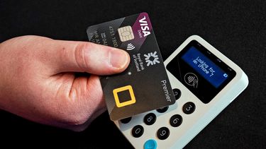 Banco inglés prueba detector de huella dactilar para sustituir el pin en las tarjetas de débito.