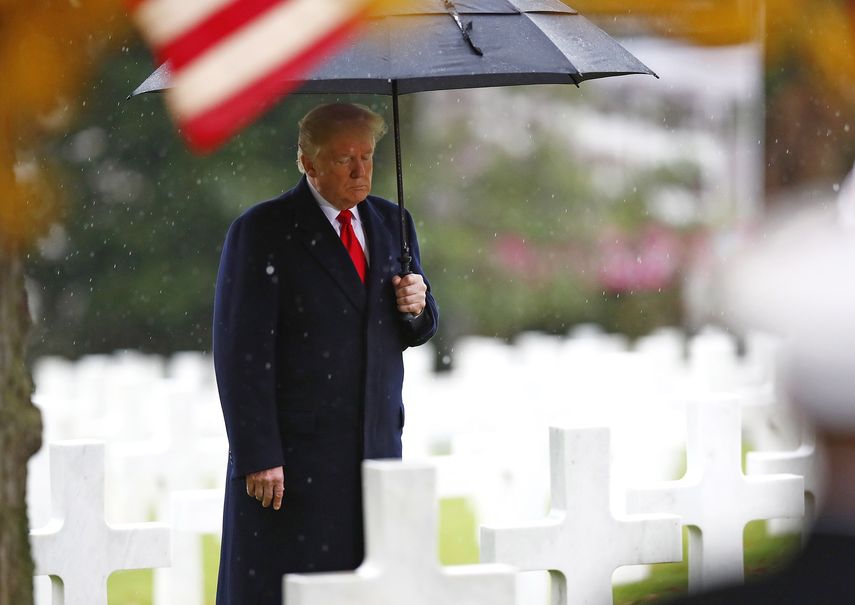 El presidente de EEUU Donald Trump visita el cementerio de Seresnes, donde descansan los restos de soldados estadounidenses caídos durante la Primera Guerra Mundial.