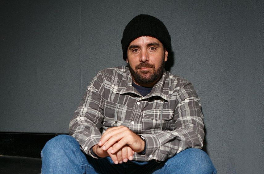 El realizador fílmico posa para la prensa durante la presentación de Habanastation en el festival CineCuba en Toronto, Candaá. (EFE)