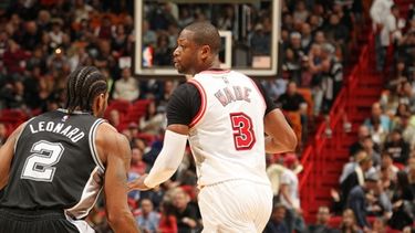 El aporte de Wade, con 20 puntos, no fue suficiente para doblegar a los Spurs. (CORTESÍA)