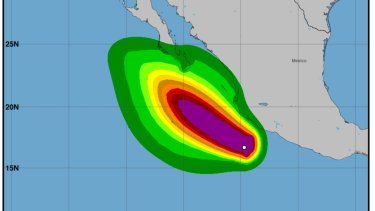El instituto meteorológico dijo en su más reciente reporte que Flossie se ubica a 250 kilómetros del puerto de Manzanillo, en el estado mexicano de Colima. Añadió que presenta vientos máximos sostenidos de 140 km/h y se desplaza a 17 km/h.