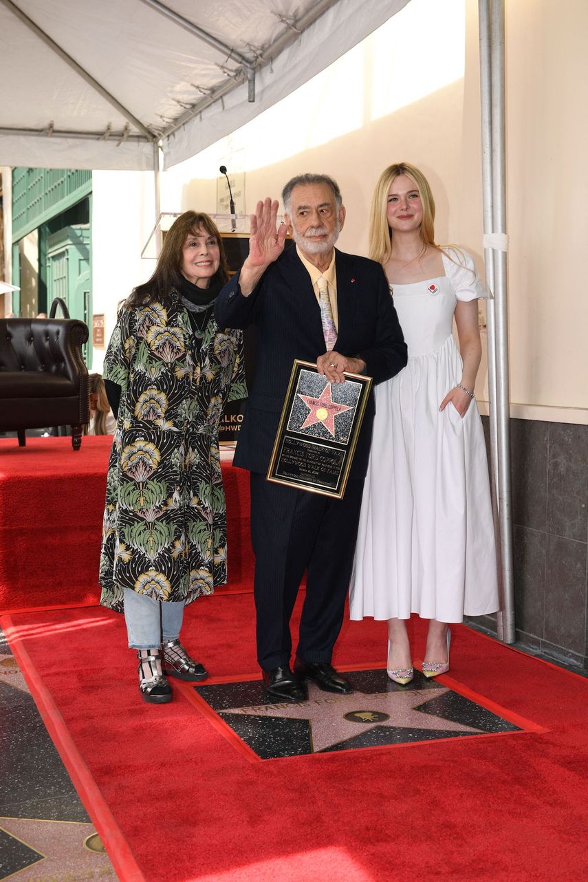 &nbsp;El director Francis Ford Coppola, junto a su hermana, la actriz Talia Shire, y la actriz Elle Fanning.&nbsp;