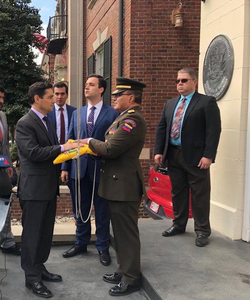 Carlos Vecchio tomó el control de tres sedes diplomáticas en Washington y Nueva York.&nbsp;