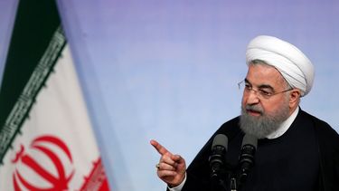 Si EEUU quiere adoptar una postura hostil contra un tratado internacional aprobado por el Consejo de Seguridad, no se opone solamente a Irán, sino que se opone a los países del mundo y a las Naciones Unidas, aseveró el mandatario iraní.