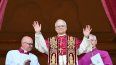 El recién elegido Papa León XIV, Robert Prevost, llega al balcón central de la Basílica de San Pedro por primera vez, tras la clausura del cónclave de los cardenales en el Vaticano, el 8 de mayo de 2025.