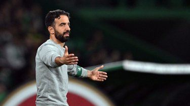 El entrenador portugués del Sporting de Lisboa, Ruben Amorim, reacciona durante el partido de fútbol de la liga portuguesa entre el Sporting CP y el CF Estrela da Amadora en el estadio José Alvalade de Lisboa, el 1 de noviembre de 2024.&nbsp;