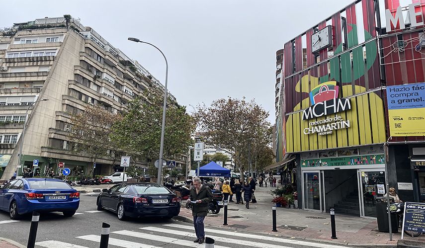 Popular esquina madrileña, donde se encuentra Mercado de Chamartin.