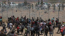 Migrantes que buscan asilo en Estados Unidos, visto desde Ciudad Juárez, estado de Chihuahua, México, el 25 de abril de 2024. Migrantes que buscan asilo en Estados Unidos, visto desde Ciudad Juárez, estado de Chihuahua, México, el 25 de abril de 2024.