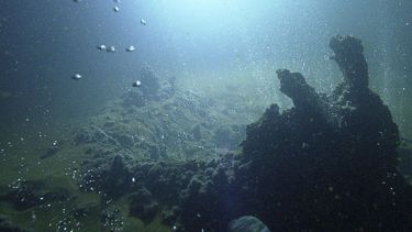 Actividad volcánica submarina a lo largo de una sección del cráter Kolumbo en el fondo marino, observada con el equipo de monitorización SANTORY.&nbsp;