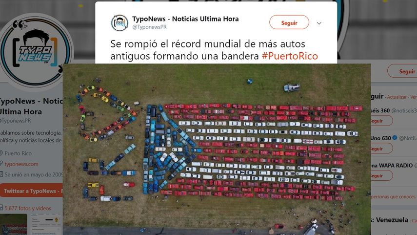 Fotografía de una bandera de Puerto Rico formada con autos antiguos con la que la Isla del Encanto impuso un nuevo récorg Guinness, publicada en la cuenta de Twitter de&nbsp;@TyponewsPR.