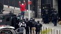 Un hombre que había estado merodeando afuera de la sede de las Naciones Unidas con un arma se entrega a la policía de Nueva York el jueves 2 de diciembre de 2021, en Nueva York. Un hombre que había estado merodeando afuera de la sede de las Naciones Unidas con un arma se entrega a la policía de Nueva York el jueves 2 de diciembre de 2021, en Nueva York.