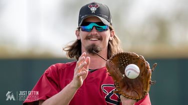 En su andar por las mayores, tiene una media de 10.3 ponches por cada nueve entradas de labor, mientras que otorga 2.6 boletos en ese lapso. Además, su WHIP 0.95.