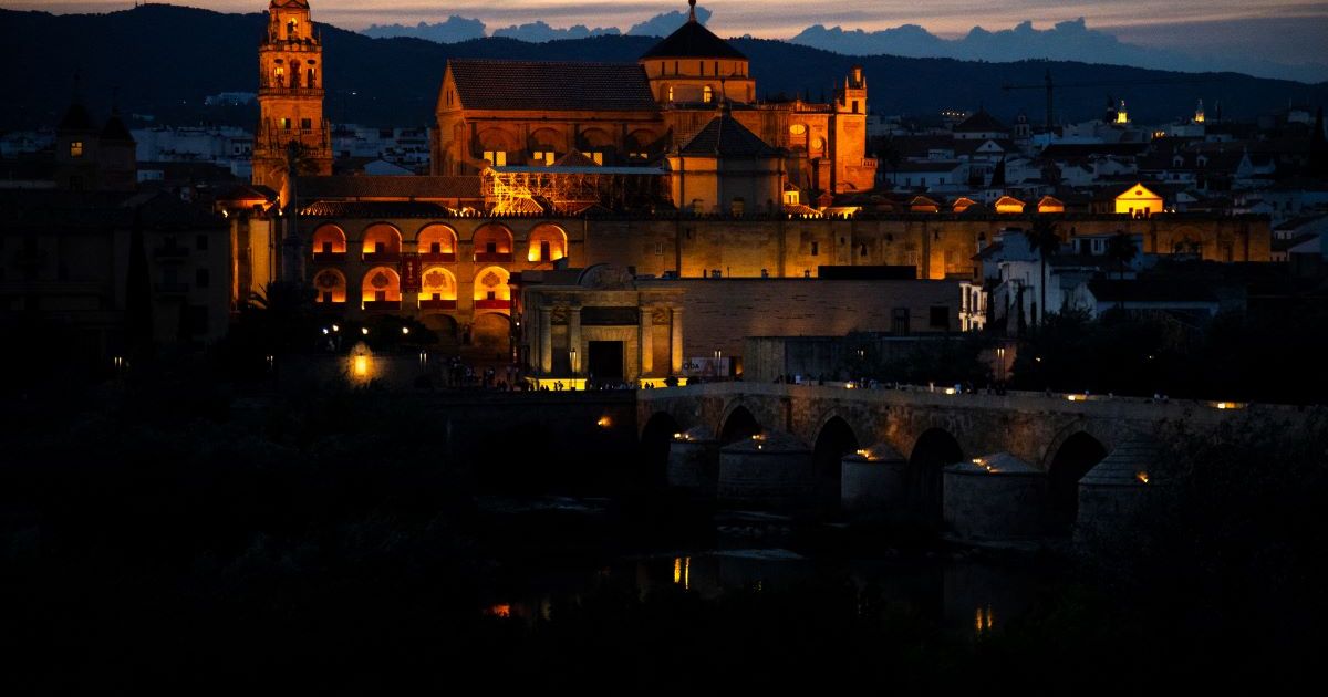 Controlan incendio en la histórica mezquita española de Córdoba