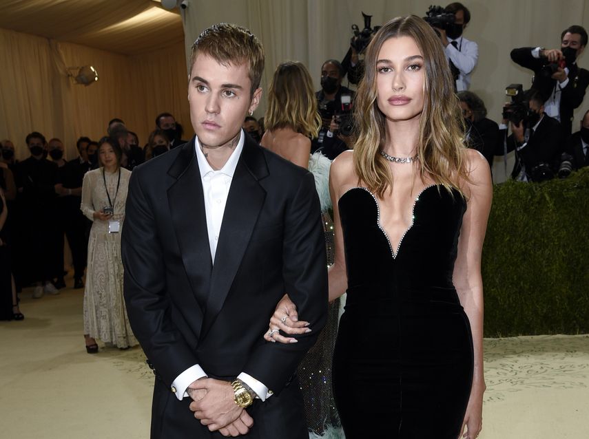 Justin Bieber y Hailey Bieber asisten a la gala de beneficencia del Instituto del Vestido del Museo Metropolitano de Arte el 13 de septiembre de 2021, en Nueva York.