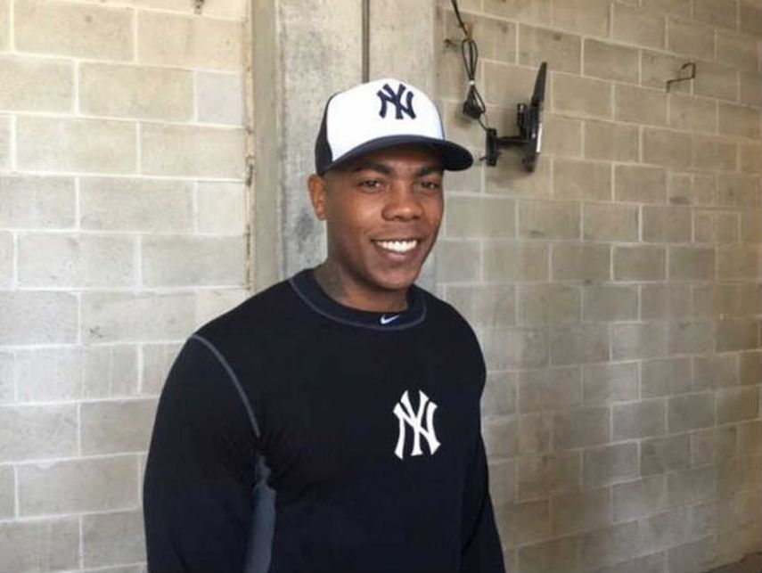 Chapman podrá seguir participando en los entrenamientos primaverales. (ARCHIVO)