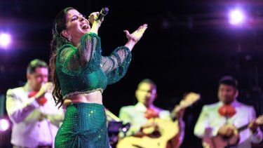 Mariaca Semprún le canta a Rocío Dúrcal.&nbsp;