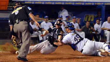 La pelota rentada, así como la Liga de Verano (Bolivariana) ha permitido un mayor crecimiento en los umpires locales y eso les ha permitido tener a dos árbitros en las Grandes Ligas.