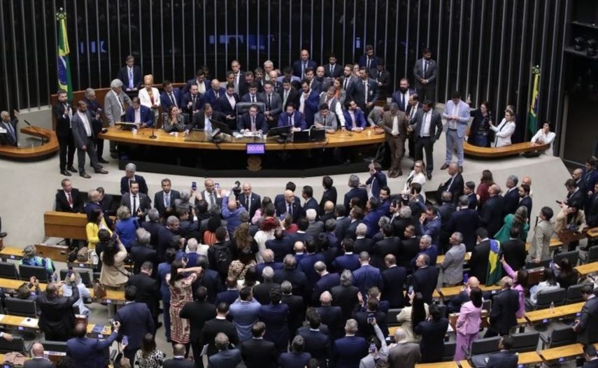 La ocupación del pleno por miembros de la oposición desde este martes impidió el funcionamiento normal de la Cámara de Diputados brasileña. hasta última hora