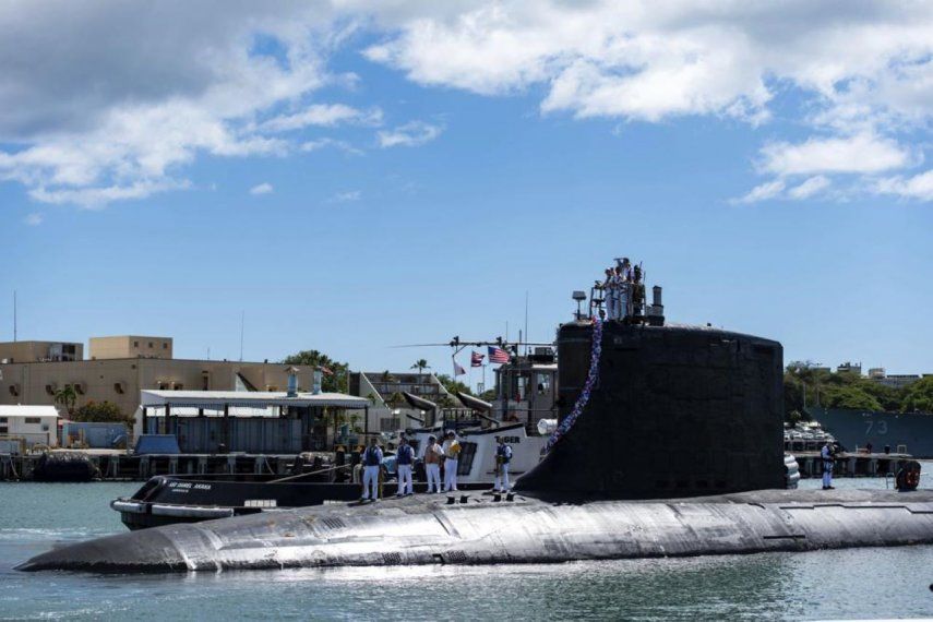 El submarino de ataque rápido de clase Virginia USS Illinois (SSN 786) regresa a su base en la base conjunta Pearl Harbor-Hickam tras un despliegue en la región de la 7ma flota.