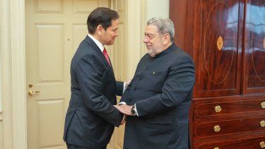El secretario de Estado Marco Rubio recibe al “camarada” Ralph Gonsalves, primer ministro de San Vicente y las Granadinas, el 06MAY25.&nbsp;