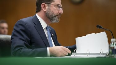 &nbsp; El secretario del Departamento de Salud y Servicios Humanos Alex Azar, habla sobre el tema del coronavirus ante la Comisi&oacute;n de Asignaciones Presupuestarias del Senado, en el Capitolio, Washington, el martes 25 de febrero de 2020.&nbsp;