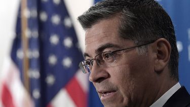 El&nbsp;fiscal&nbsp;general&nbsp;de&nbsp;California,&nbsp;Xavier&nbsp;Becerra, habla sobre la situación de los inmigrantes durante una rueda de prensa en diciembre de&nbsp;2017.