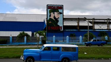 Valla publicitaria a favor de la dictadura cubana.